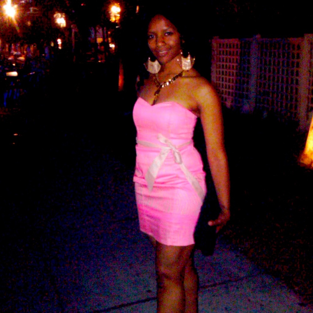 H&M dress with belt size 6 fits like a medium some stretch. Worn once
